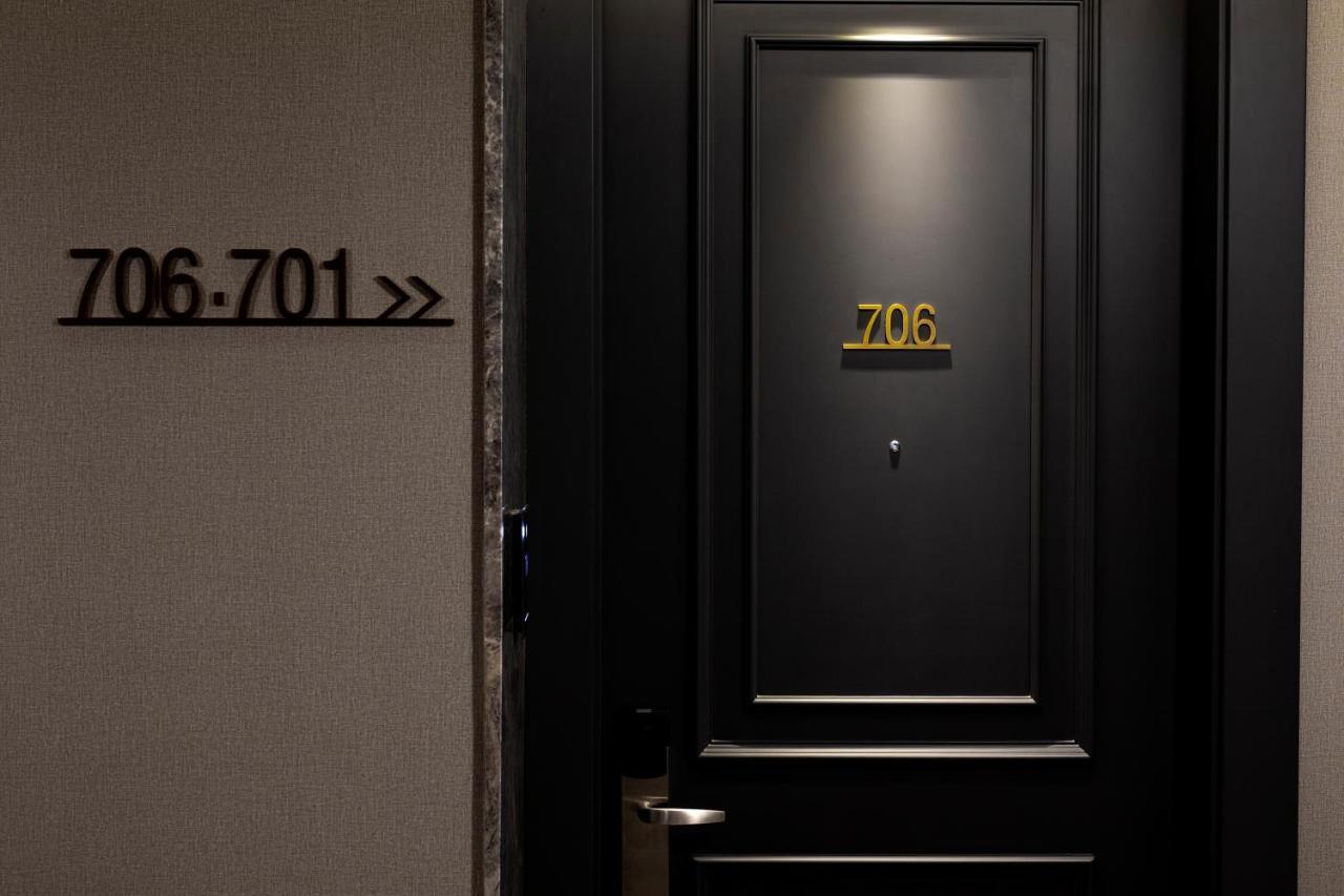 Wish More Hotel Sisli Κωνσταντινούπολη Εξωτερικό φωτογραφία A door in the hotel
